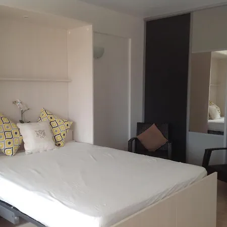 Spacious In The Center Of Terrace Easy Walk To The Croisette And Palais - 1923 Apartment Cannes